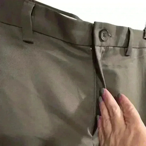 Haggar Men's Cool 18 Pro Classic Fit Green Dress Pants Sz 34x29 Flat Front Golf - Picture 3 of 12